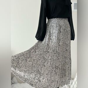 WD.NY M pleated Black and White speckled Midi Skirt with elastic waist